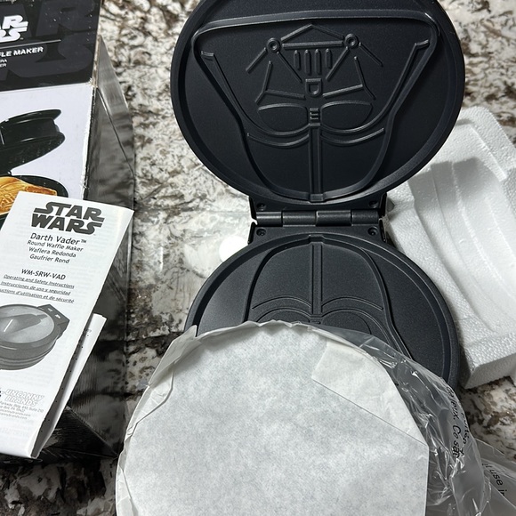 Darth Vader waffle maker - Picture 4 of 7